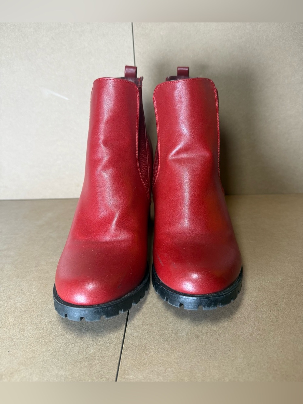 Breckelles Red Faux Leather Ankle Boots Booties Chunky Black Block Heel Size 8 - Picture 2 of 8